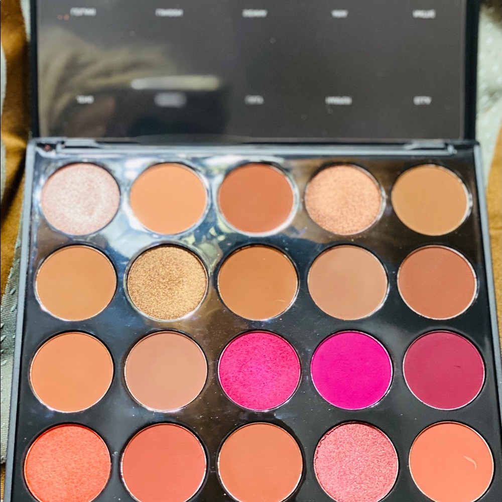 Morphe Eyeshadow Palette “25C HEY GIRL HEY”